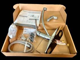 D407112 Danze Melrose Single Handle Kitchen Faucet Chrome Spray New Open Box