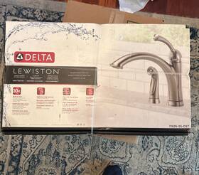 11926-ss-dst Delta New In Box Lewiston Single Handle Kitchen Faucet With Side Sprayer Stainless