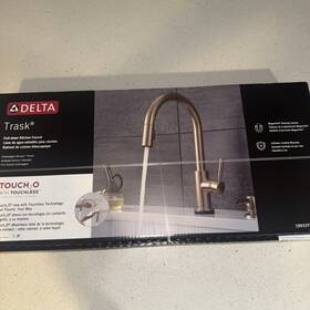 19933-czsd-dst Delta New Trask Pull-down Kitchen Faucet Champagne Bronze Finish