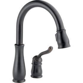 978-rb-dst Delta Single-handle Pull-down Sprayer Kitchen Faucet With Magnatite In Venetian Bronze