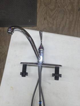Delta Faucet 100-dst-r Classic 1-handle Kitchen Chrome- For Parts