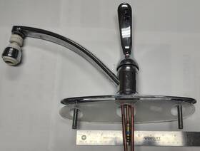 Delta Faucet Company 195205008132 Foundations 1-handle Kitchen Chrome-with Sprayer-good Condition