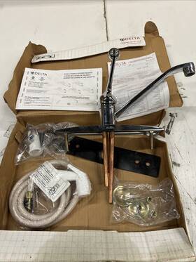 Delta Faucet Company 195205122715 Kitchen Single Handle Chrome With Spray-white