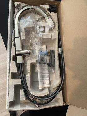 9193-pn-dst Delta Faucet Company Pivotal 1.8 Gpm 1 Handle Pull-down Kitchen Msrp 868