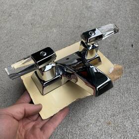 M4900-s84000 Moen Vintage 70s 80s Centerset Bathroom Faucet With Clear Handles