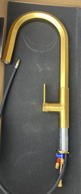 Vg02034mg Vigo Pull-down Spout Kitchen Faucet 1-handle Secure Docking Matte Brushed Gold