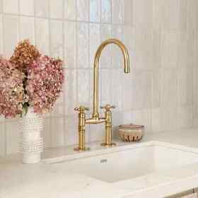 Vsb03 Violet Straight Legs Bridge Faucet With Brass Sprayer